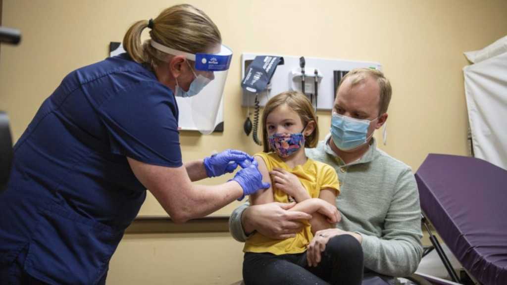 Švajčiarsko dáva zelenú očkovaniu detí proti koronavírusu