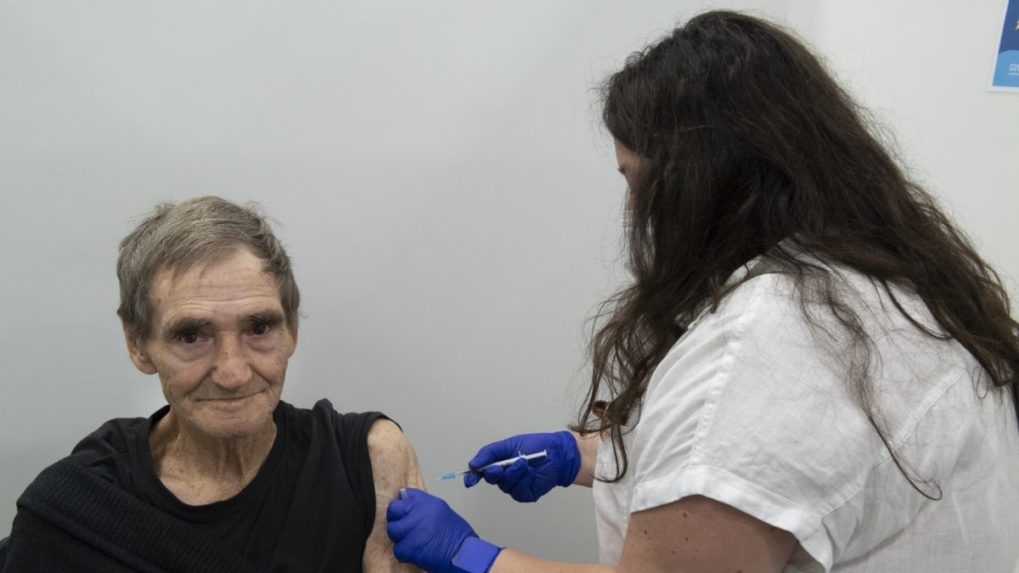 Peňazí za očkovanie by sa seniori mali dočkať ešte tento rok