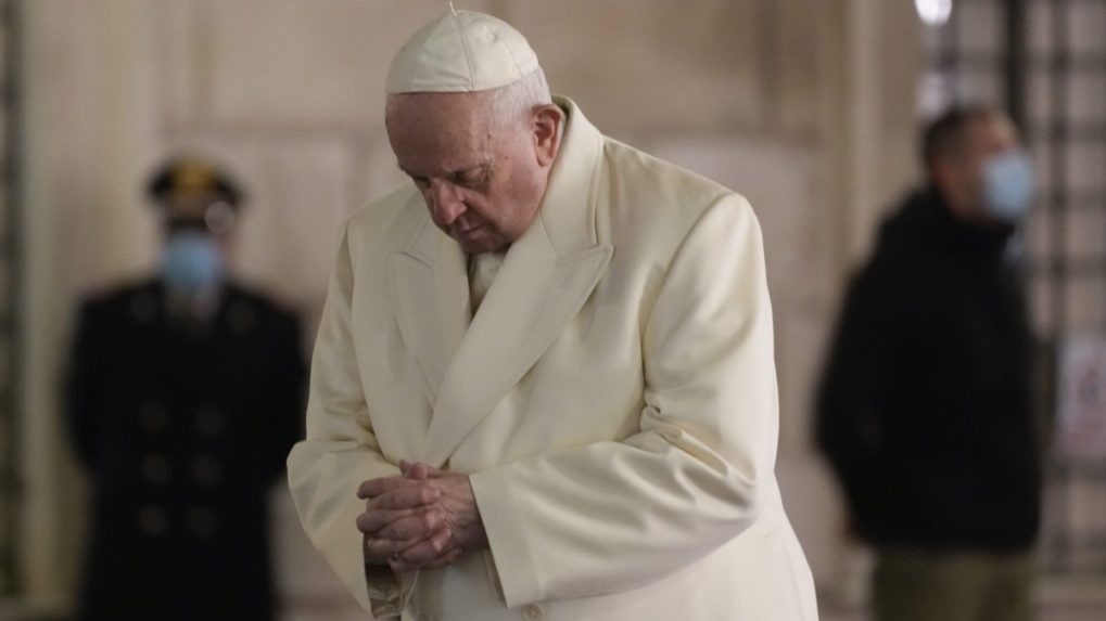 Pápež František vyzval svet, aby myslel na bombardovaných Ukrajincov