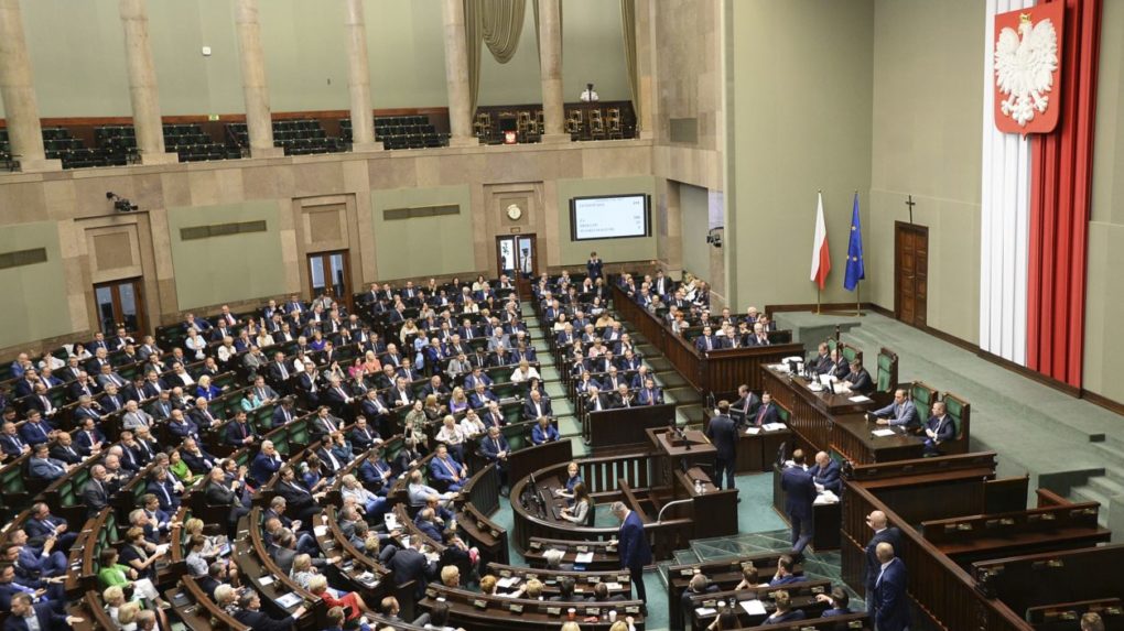 Kontroverzný poľský mediálny zákon prešiel Sejmom