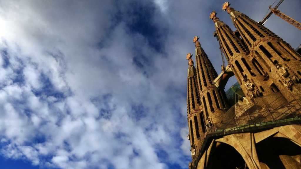 Barcelona slávnostne odhalí novú vežu baziliky Sagrada Familia