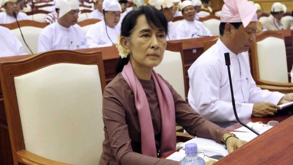 Trest zvrhnutej líderke Su Ťij znížili o polovicu