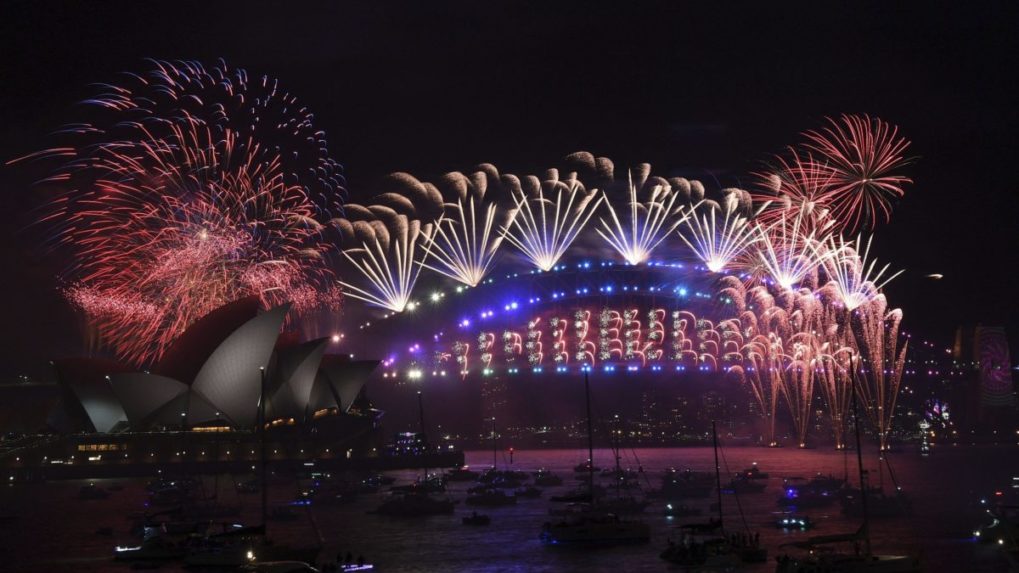 Sydney oslávilo Nový rok, ohňostroj videli len desiatky tisíc ľudí