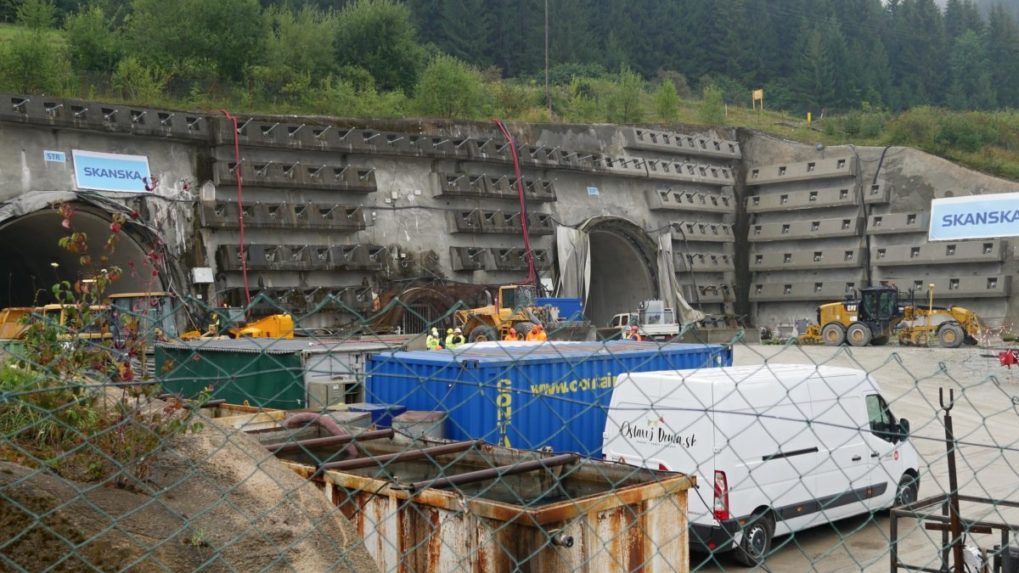 Na stavbe tunela Višňové horelo, zranilo sa päť ľudí