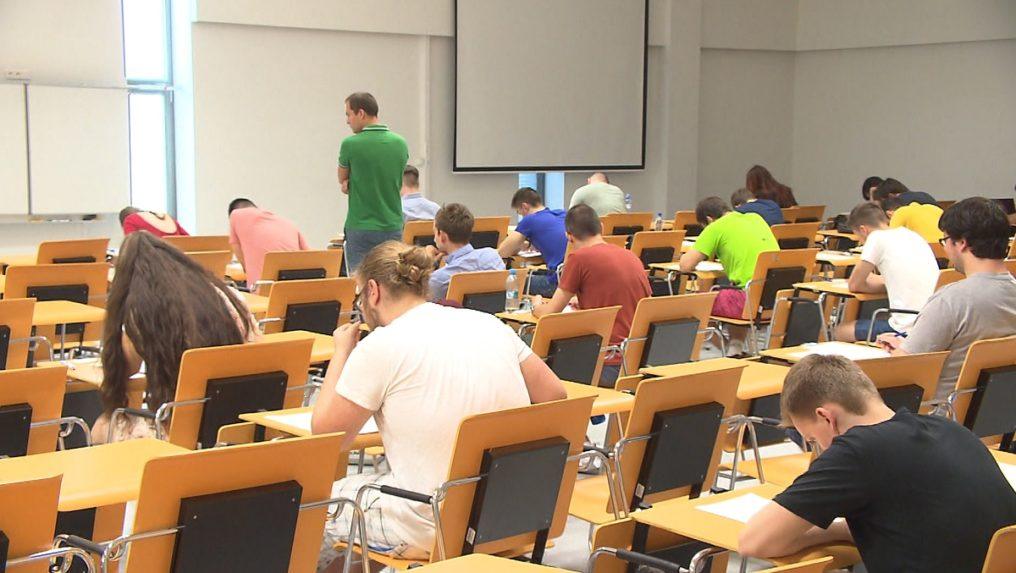 Vysoké školy kritizujú študijné podmienky na Slovensku, tie reforma nerieši