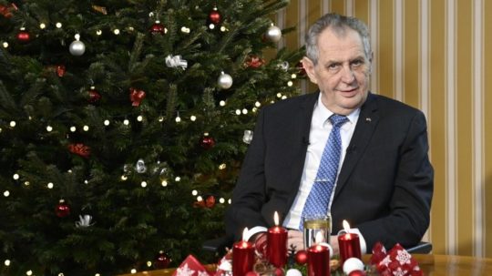 Český prezident Miloš Zeman pred prednesom vianočného posolstva.