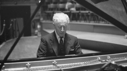 Na snímke poľsko-americký klavirista Arthur Rubinstein.