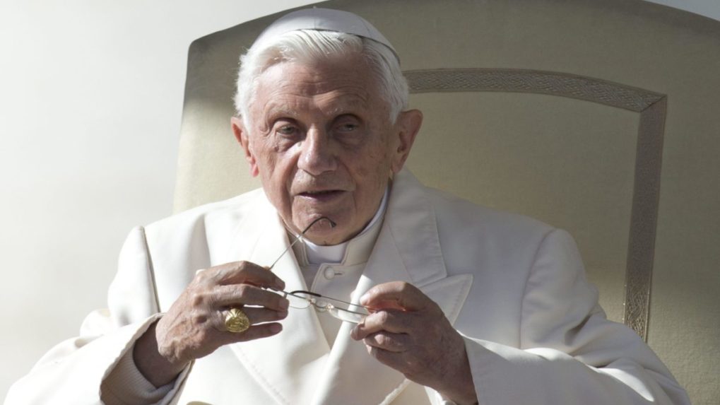 Posudok o zneužívaní odhalil aj pochybenia bývalého pápeža Benedikta XVI.