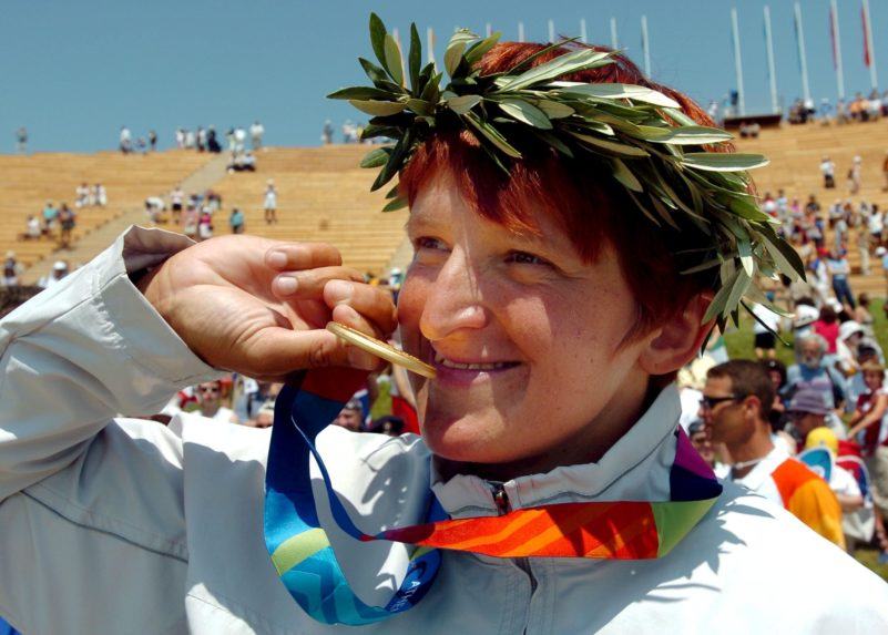 Elena Kaliská so zlatou olympijskou medailou.