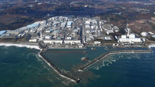 Pohľad na jadrovú elektráreň Fukušima Daini po silnom zemetrasení v japonskom meste Futaba.