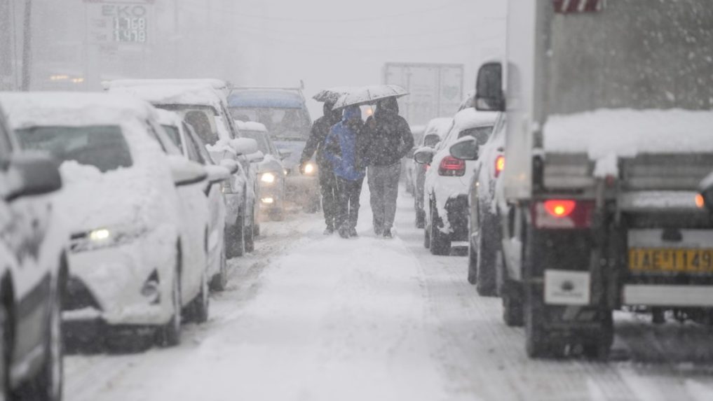Grécko zasiahlo silné sneženie, úrady vyzvali ľudí, aby nevychádzali z domu