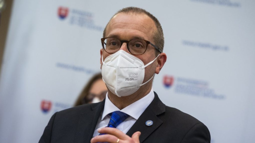 WHO: Variant omikron by mohol znamenať koniec pandémie v Európe