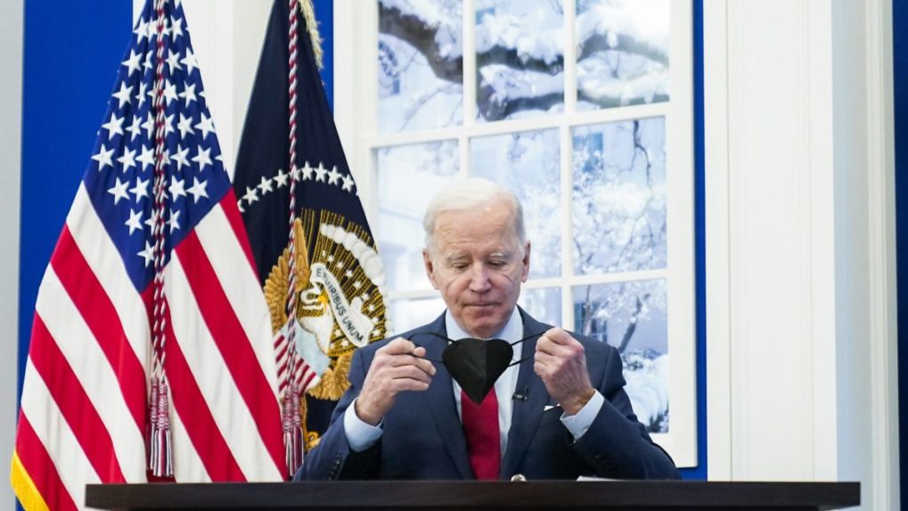 Biden zavolal novinárovi, ktorého urazil, aby „vyčistil vzduch“