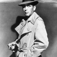 Charizmatický herec v rolách drsného muža, aj taký bol Humphrey Bogart