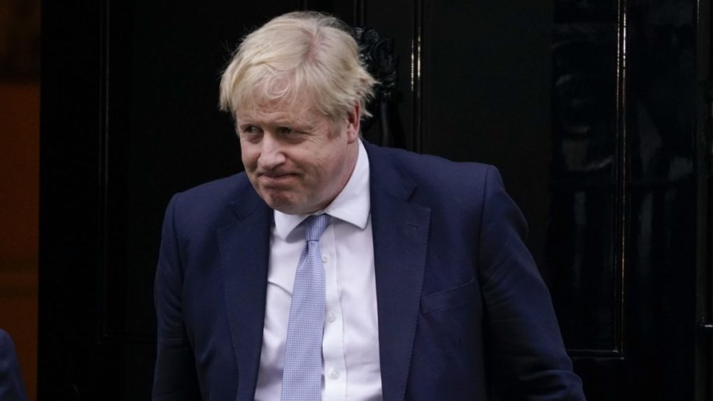Expremiér Boris Johnson oznámil, že sa nebude znova uchádzať o funkciu