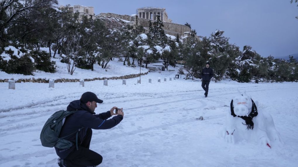 Gréci budú mať pre snehovú kalamitu deň voľna