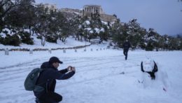 sneh v Aténach
