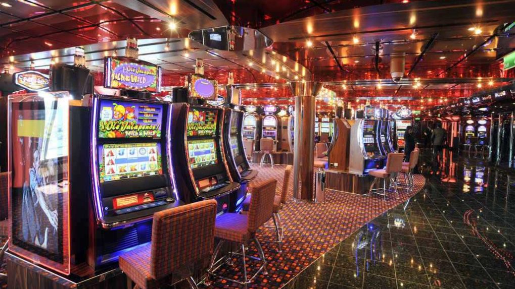 Muž hodil do automatu v kasíne dve eurá, vyhral 2,6 milióna