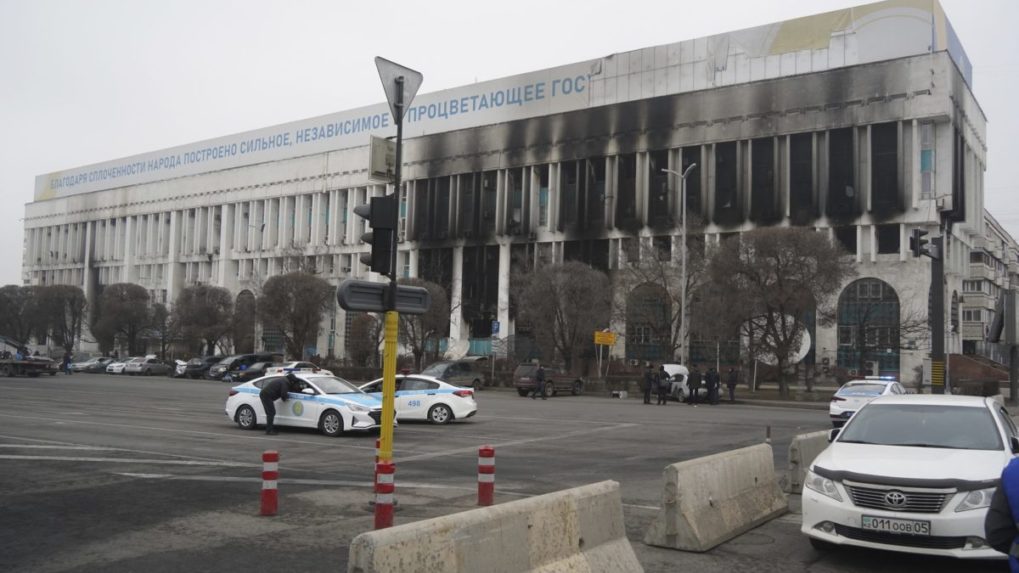 V súvislosti s nepokojmi v Kazachstane zadržali úrady už zhruba 12 000 osôb