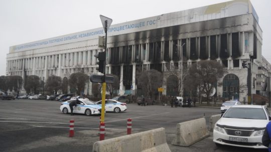 budova tlačového centra po nepokojoch v kazašskej Alma-Ate