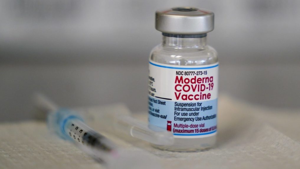 Moderna vyvíja vakcínu proti omikronu i kombinovanú vakcínu proti covidu a chrípke