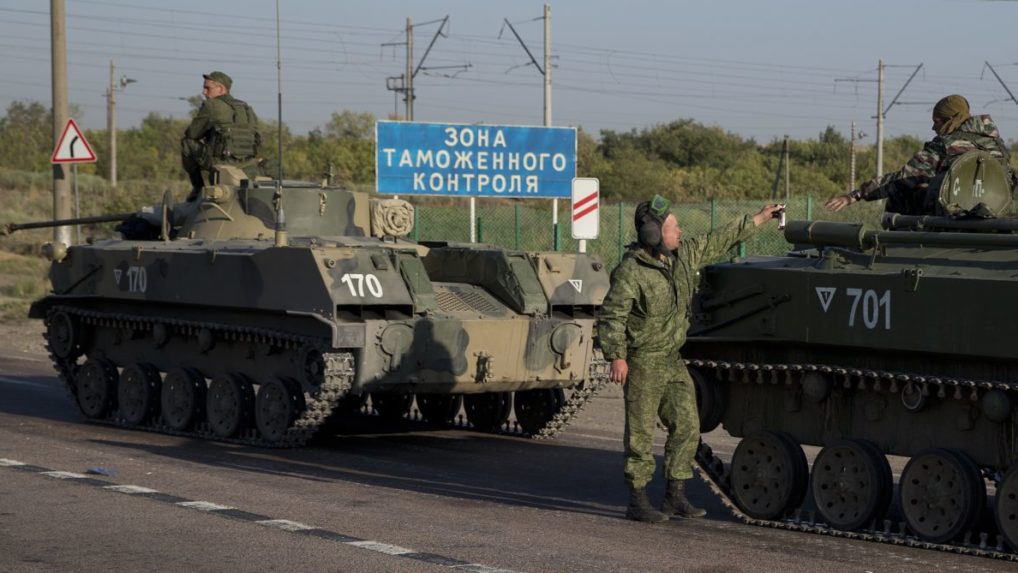 Rusi chcú vyslať k ukrajinskej hranici  vyše 30 000 vojakov, tvrdí americká veľvyslankyňa