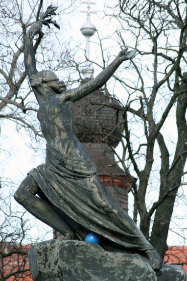 Pamätník Sovietskej armády "Víťazstvo" na námestí E. Suchoňa v Bratislave