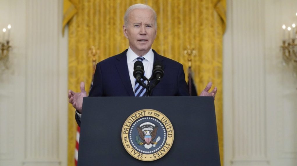 Biden: Agresorom je Putin a bude niesť následky, zavádzame sankcie