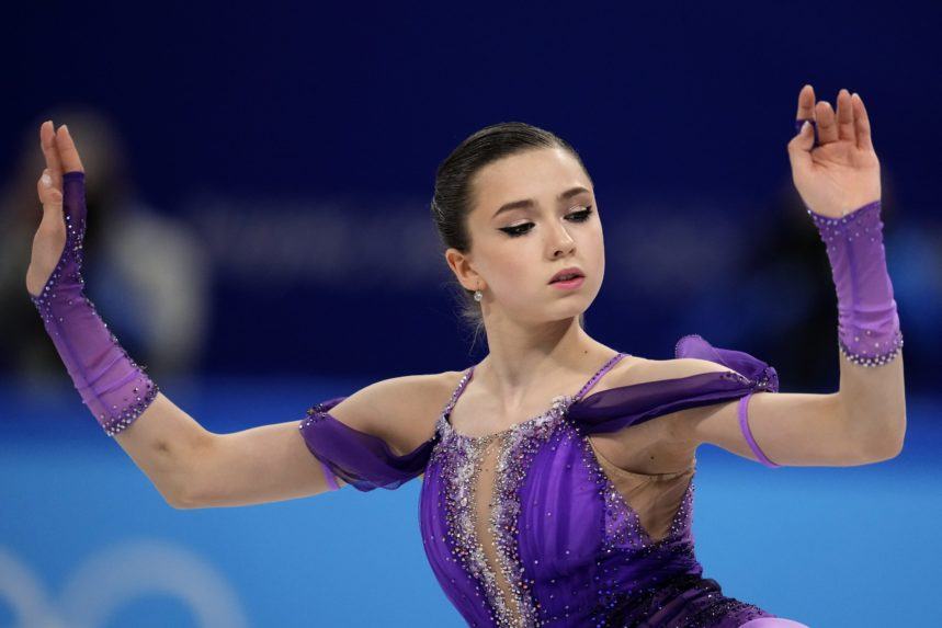 Kamila Valijevová v krátkom programe na ZOH v Pekingu.