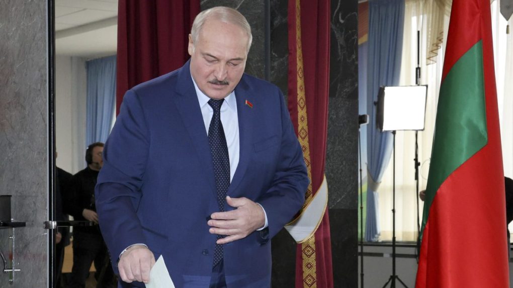 Lukašenko si v Bielorusku upevnil mocenskú pozíciu, voliči v referende podporili zmeny ústavy