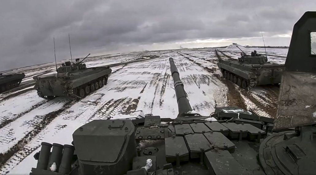 Ruské ministerstvo obrany zverejnilo video dokazujúce sťahovanie vojakov