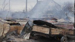 Na snímke pohľad na škody po ostreľovaní ruskej armády v Kyjeve.