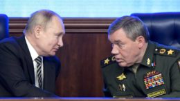 Ruský prezident Vladimir Putin a náčelník generálneho štábu ruských ozbrojených síl Valerij Gerasimov.