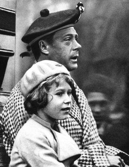 britská princezná Elizabeth (vľavo) a jej strýko, princ Edward