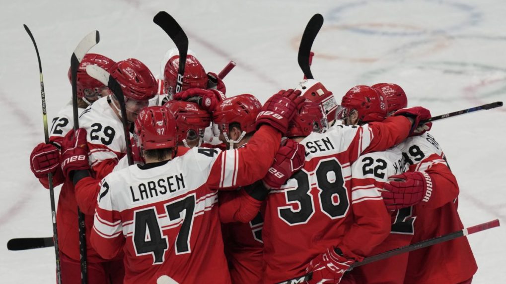 ZOH 2022: Dánski hokejisti zdolali Lotyšov a pri premiére na ZOH si zahrajú štvrťfinále