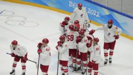 Hokejisti Ruského olympijského výboru (ROC) po prehre nad Fínskom 1:2 v zápase o zlato na ZOH 2022.