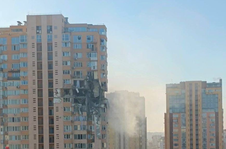 Zásah rakety do obytnej budovy v Kyjeve zranil šesť civilistov