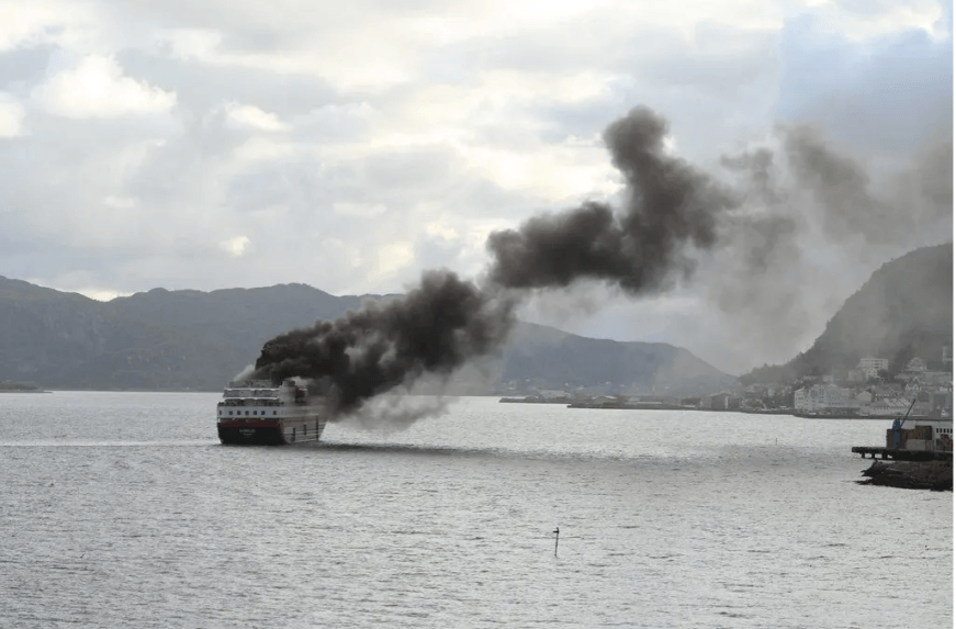 Na výletnej lodi v Iónskom mori vypukol požiar