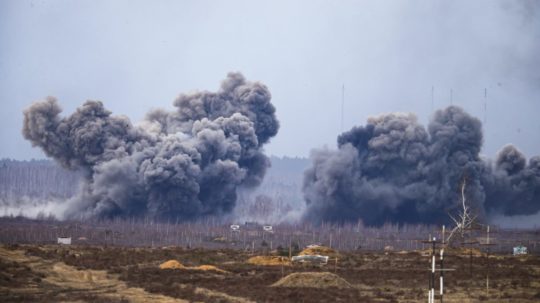 Dym po výbuchu bomby