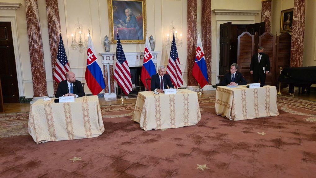 Slovensko podpísalo dohodu o obrannej spolupráci s USA