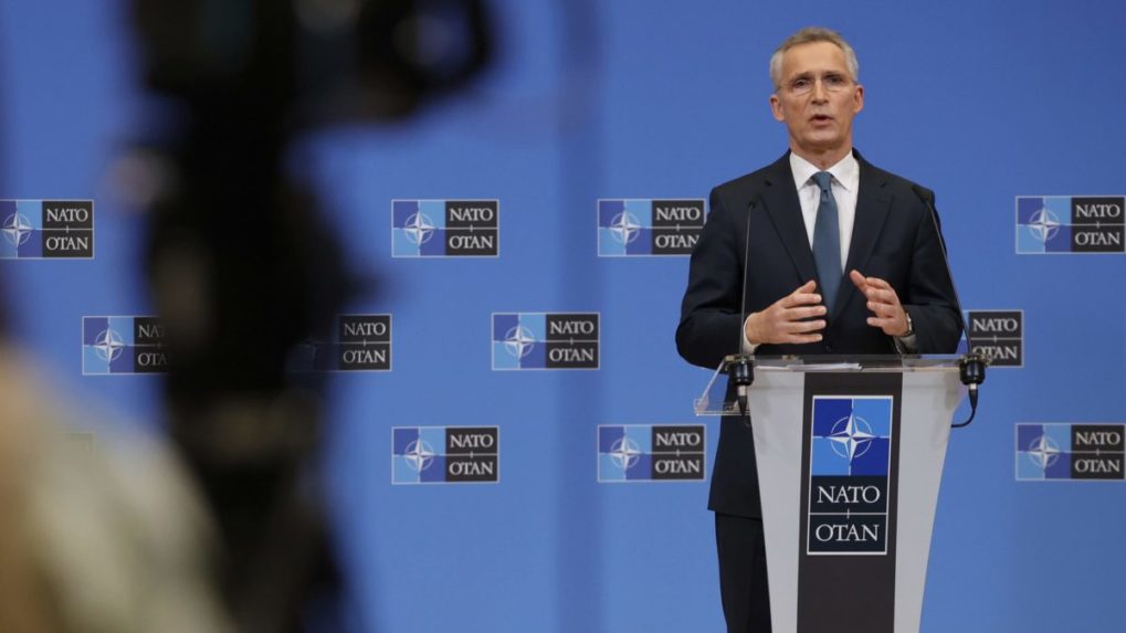Podľa NATO sa Rusko snaží vytvoriť zámienku na napadnutie Ukrajiny