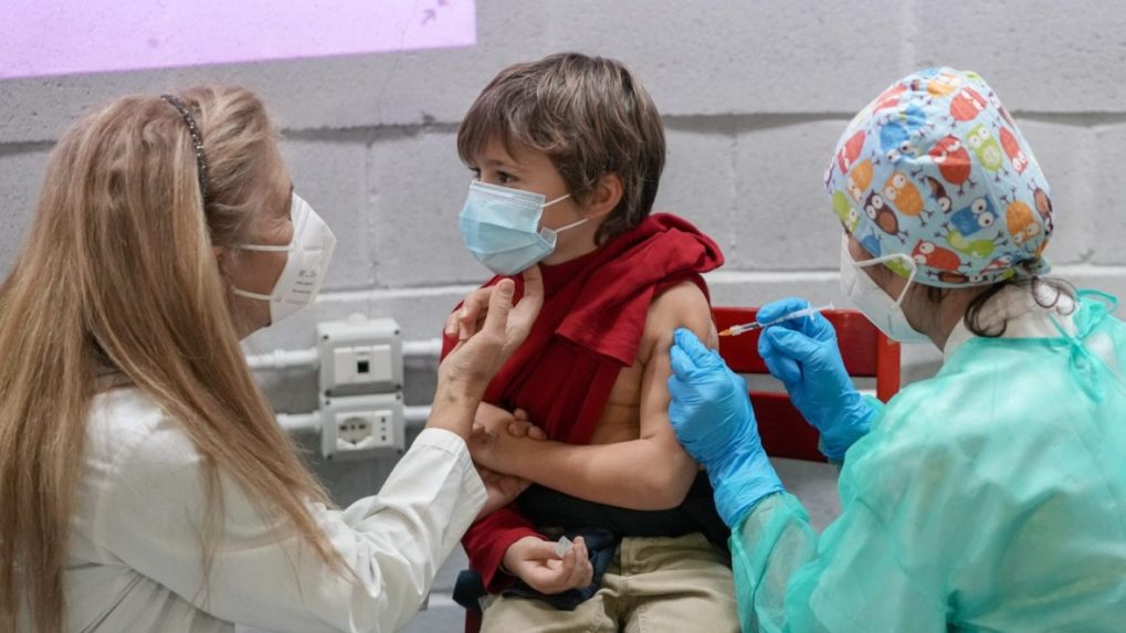 Firma Pfizer v USA požiadala o povolenie vakcíny pre deti pod päť rokov