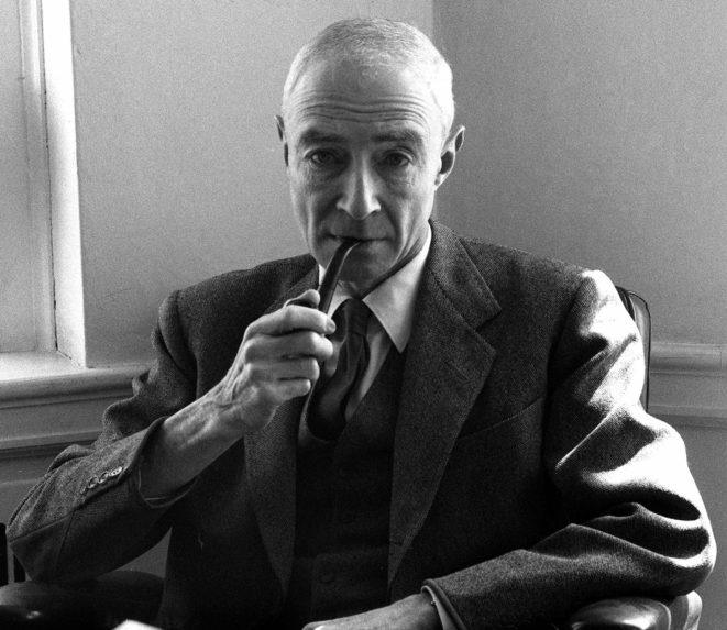 Americký vedec Julius Robert Oppenheimer (1963).