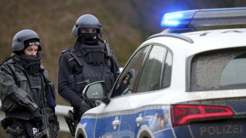 Nemecká polícia zadržala dvoch podozrivých z vraždy policajtov