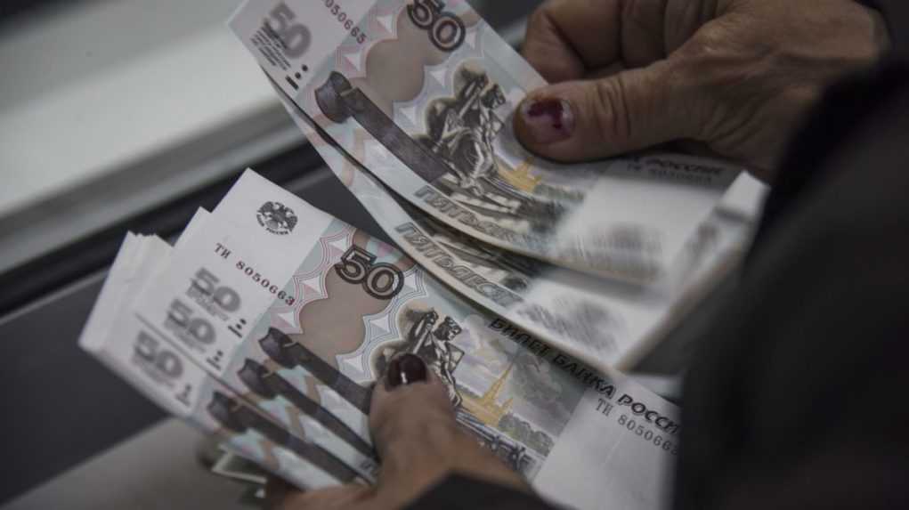 Ruská centrálna banka reaguje na sankcie Západu, zvýšila kľúčový úrok na 20 %