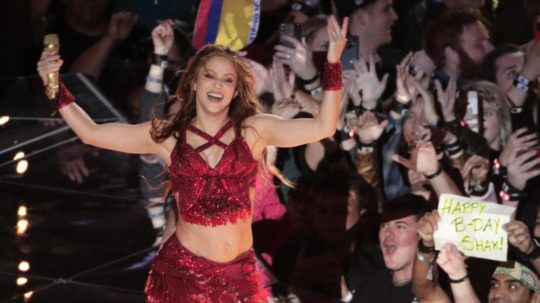 Shakira na vystúpení NFL Super Bowl.