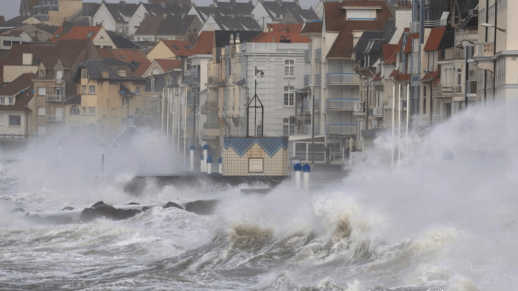 Európu trápi silný vietor, vyžiadal si najmenej 14 obetí