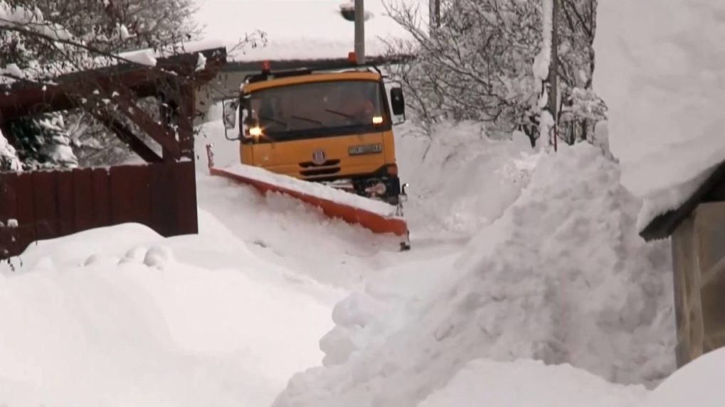 V obci na Orave vyhlásili mimoriadnu situáciu. Región trápi snehová nádielka