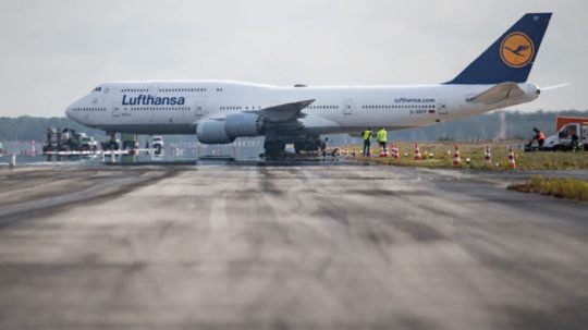 Na snímke lietadlo spoločnosti Lufthansa.
