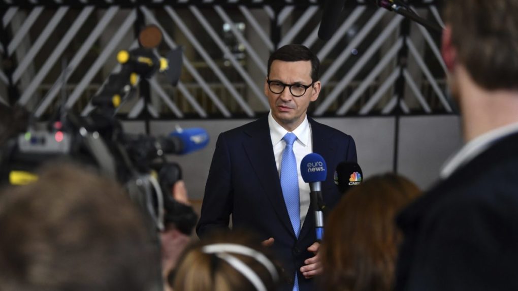 Poľský premiér vyzval Bidena, Johnsona, Macrona a Scholza, aby tiež navštívili Kyjev